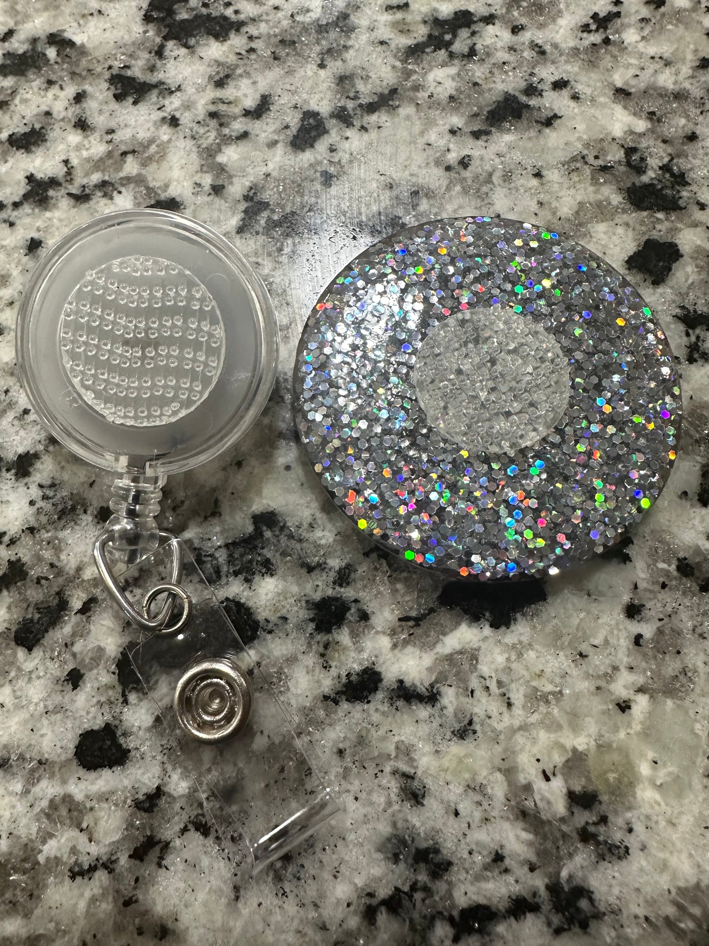 CUTE INTERCHANGEABLE FRIDA BADGE REEL